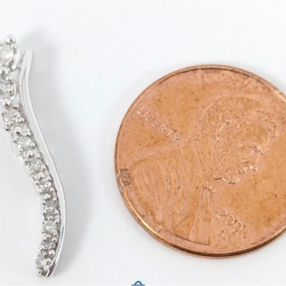 Estate 10 k white gold diamond journey pendant